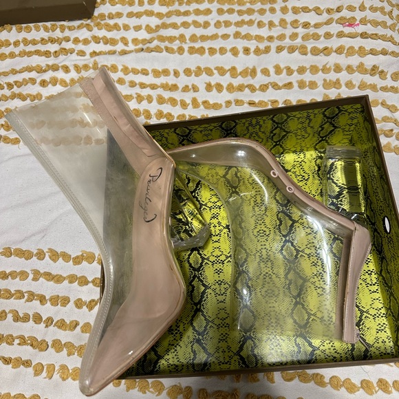 Translucent booties - Picture 2 of 3